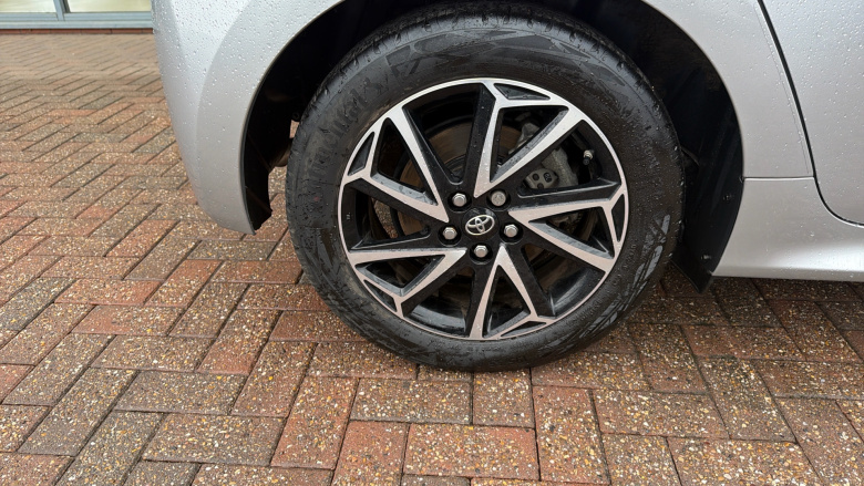 Toyota Yaris 1.5 Hybrid Design 5dr CVT Hybrid Hatchback